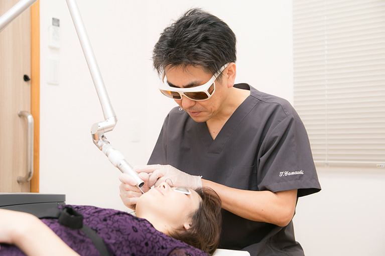 一般皮膚科、美容皮膚科、形成外科を幅広く診療